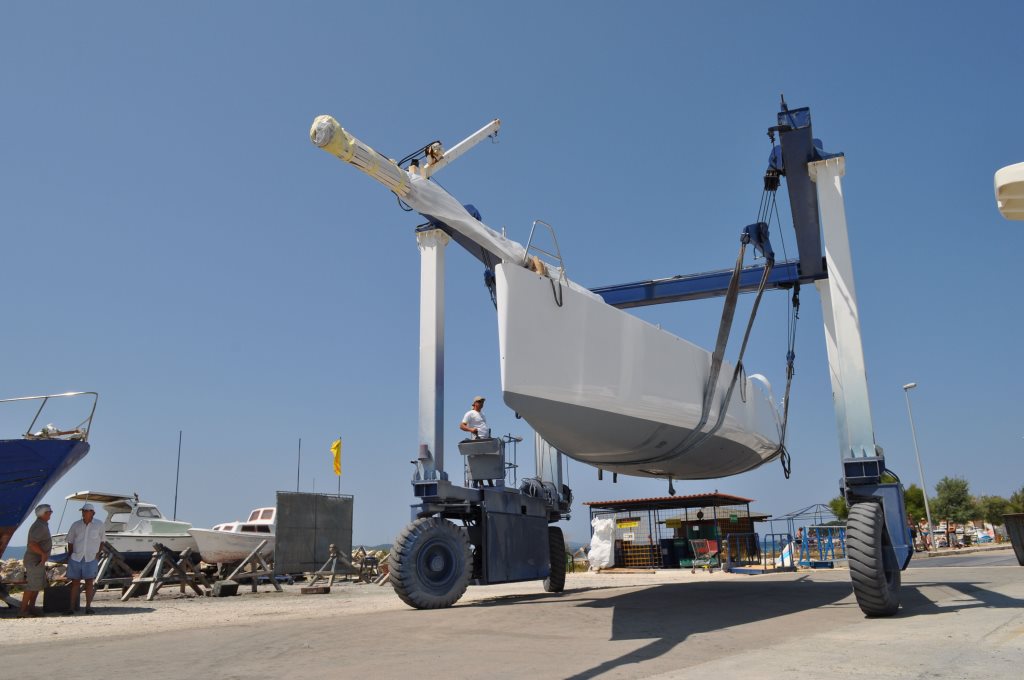 Enavigo 38 Racer — carbon offshore Club Racer under sail