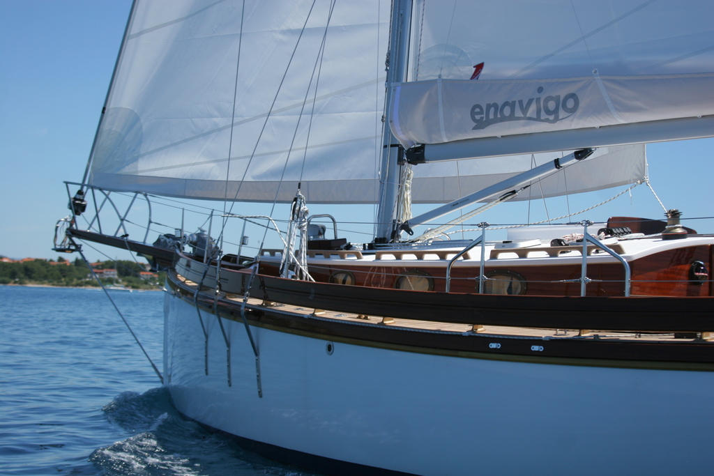 Enavigo Cutter — wooden cruising yacht under sail