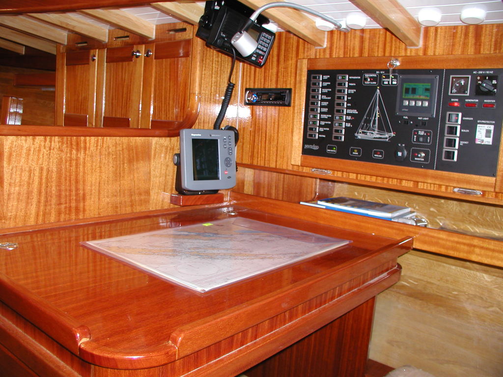 Enavigo Cutter — wooden cruising yacht under sail