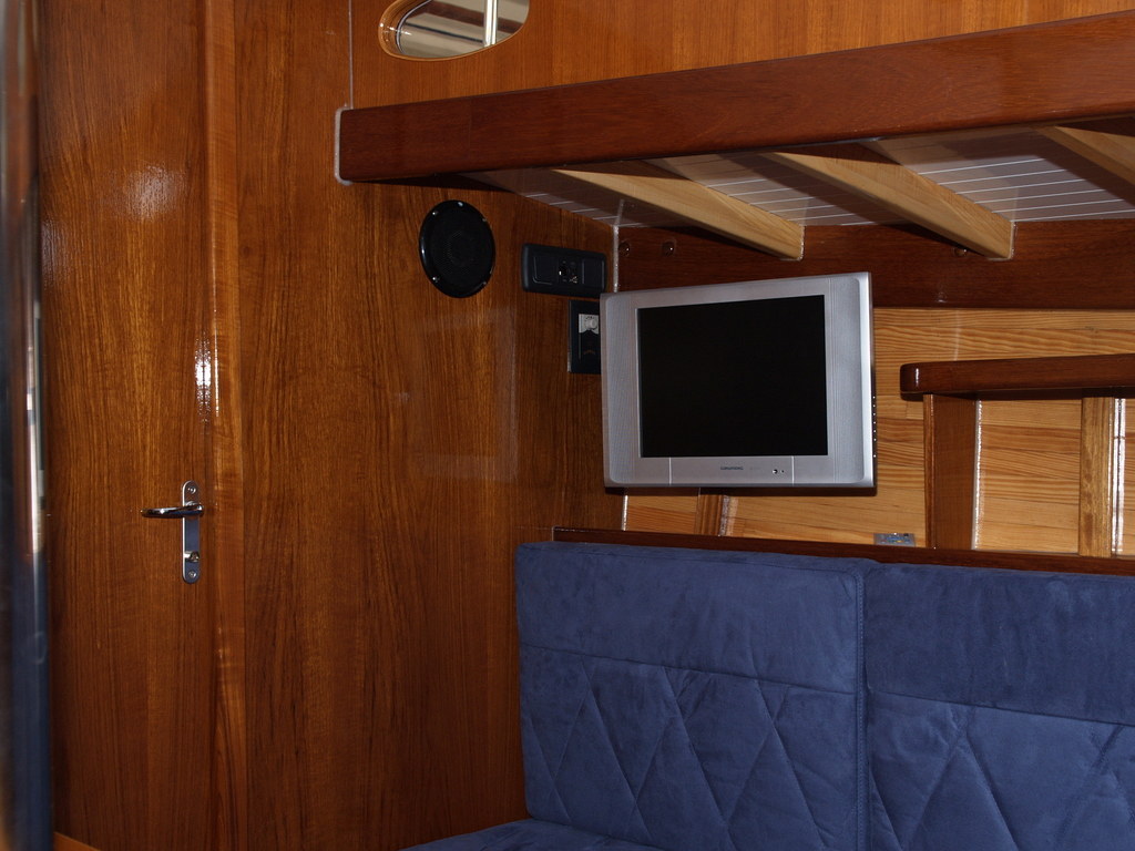 Enavigo Cutter — wooden cruising yacht under sail