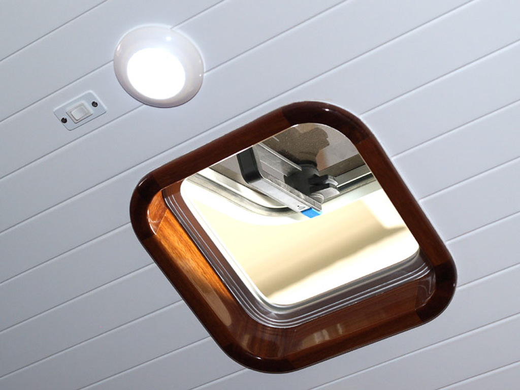 Enavigo Cutter — wooden cruising yacht under sail
