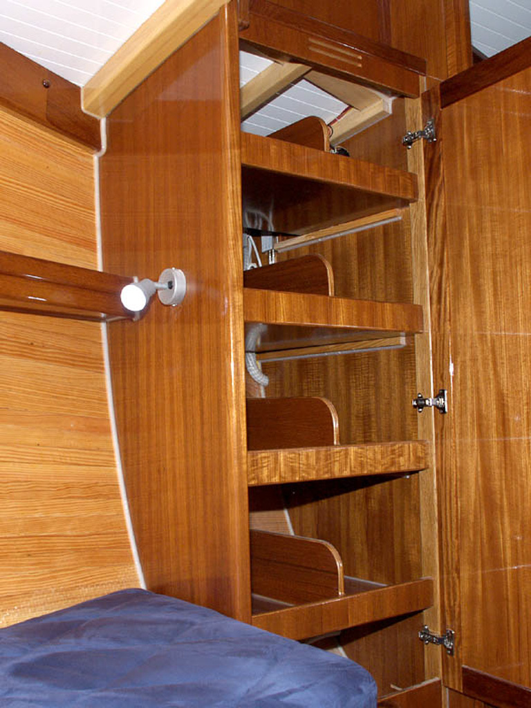 Enavigo Cutter — wooden cruising yacht under sail