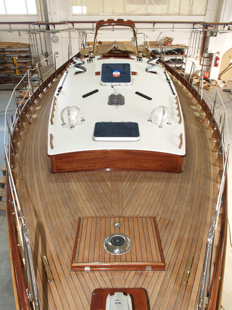Enavigo Cutter — wooden cruising yacht under sail