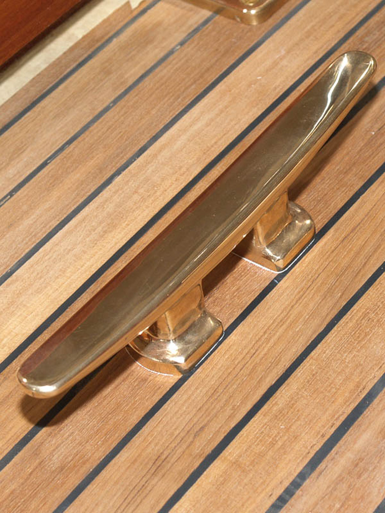 Enavigo Cutter — wooden cruising yacht under sail