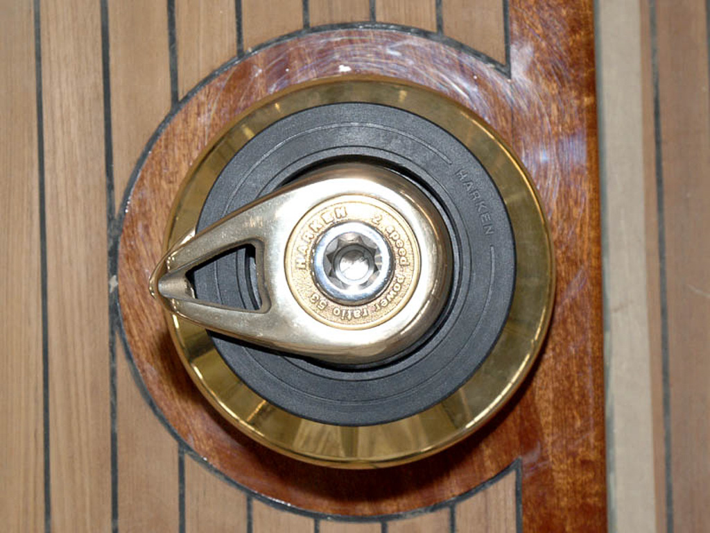 Enavigo Cutter — wooden cruising yacht under sail