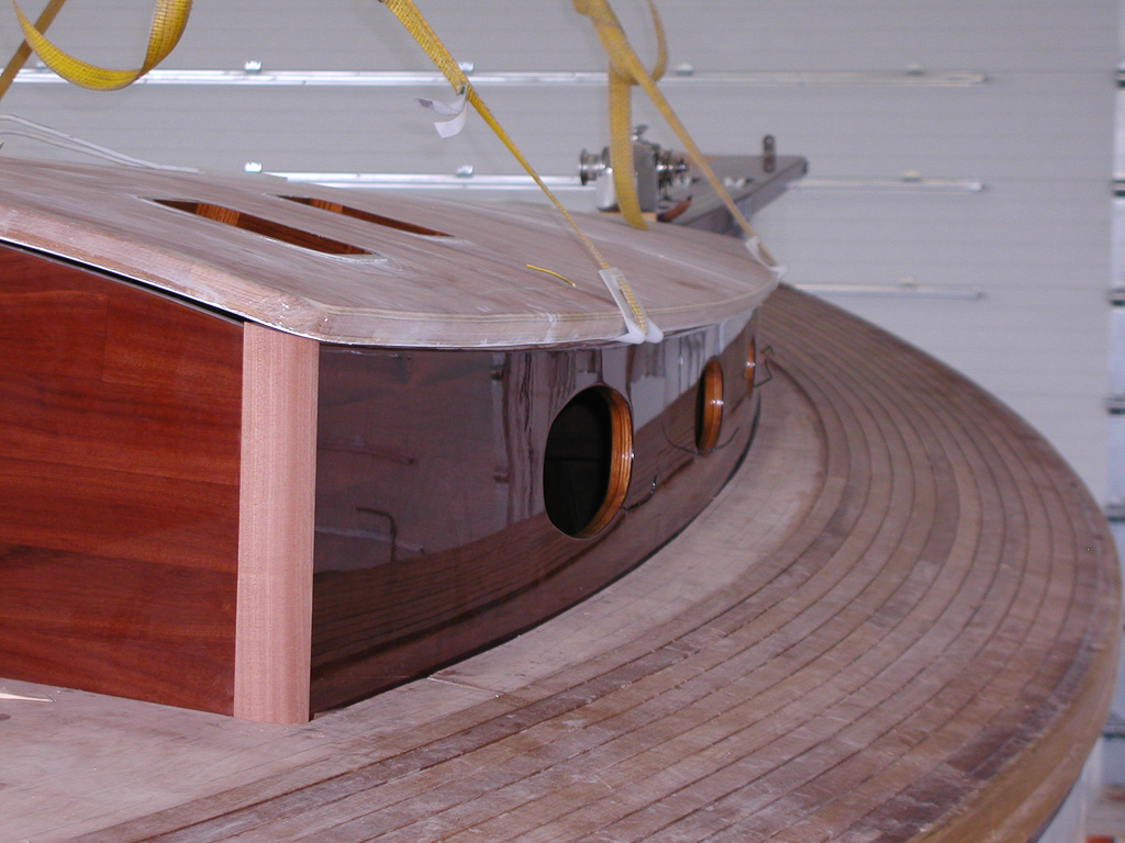 Enavigo Cutter — wooden cruising yacht under sail