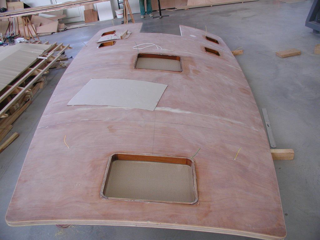 Enavigo Cutter — wooden cruising yacht under sail