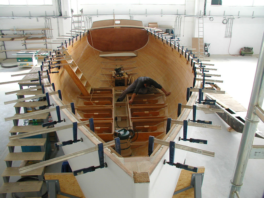 Enavigo Cutter — wooden cruising yacht under sail