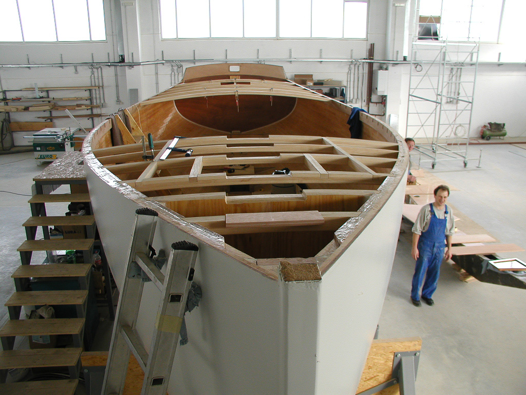 Enavigo Cutter — wooden cruising yacht under sail