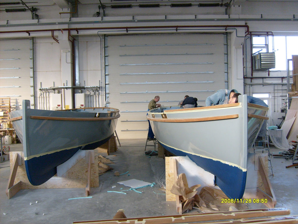 Enavigo K850 — wooden training boat with traditional rig